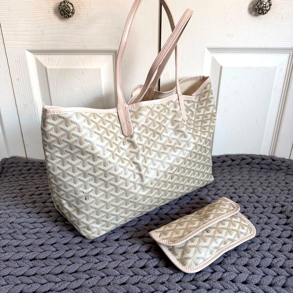 Stylish Beige Tote Bag with Matching Pouch